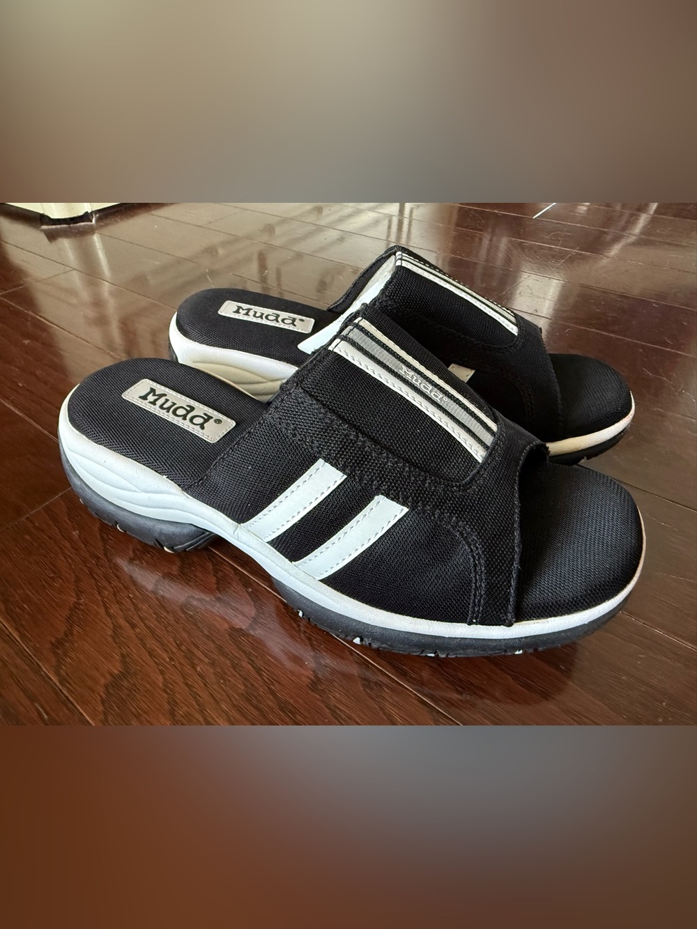 Vintage Mudd Black and White Platform Slide Sandals
